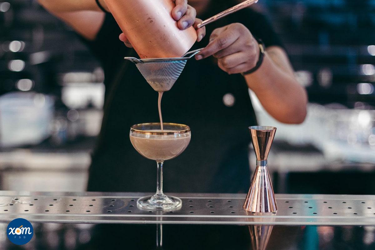 Những Điều Bartender Không Nên Làm Trong Quán Bar 
