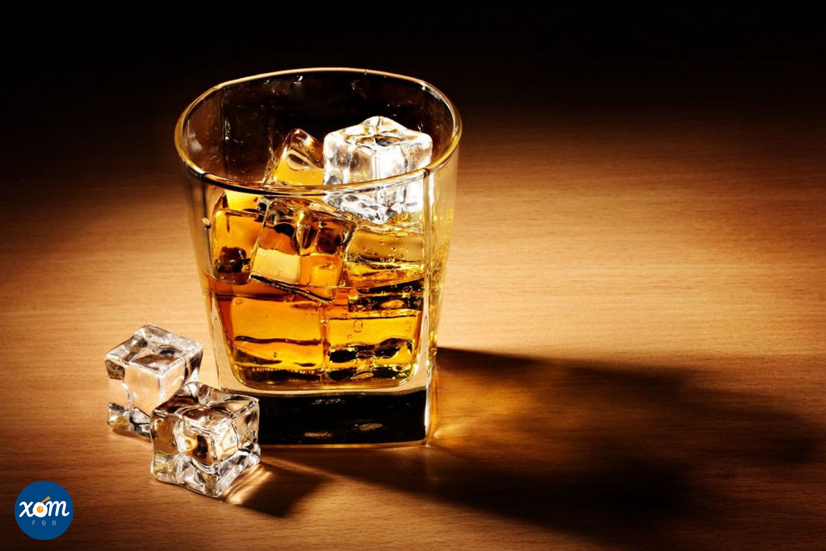 Các Loại Đá Dùng Trong Pha Chế Cocktail