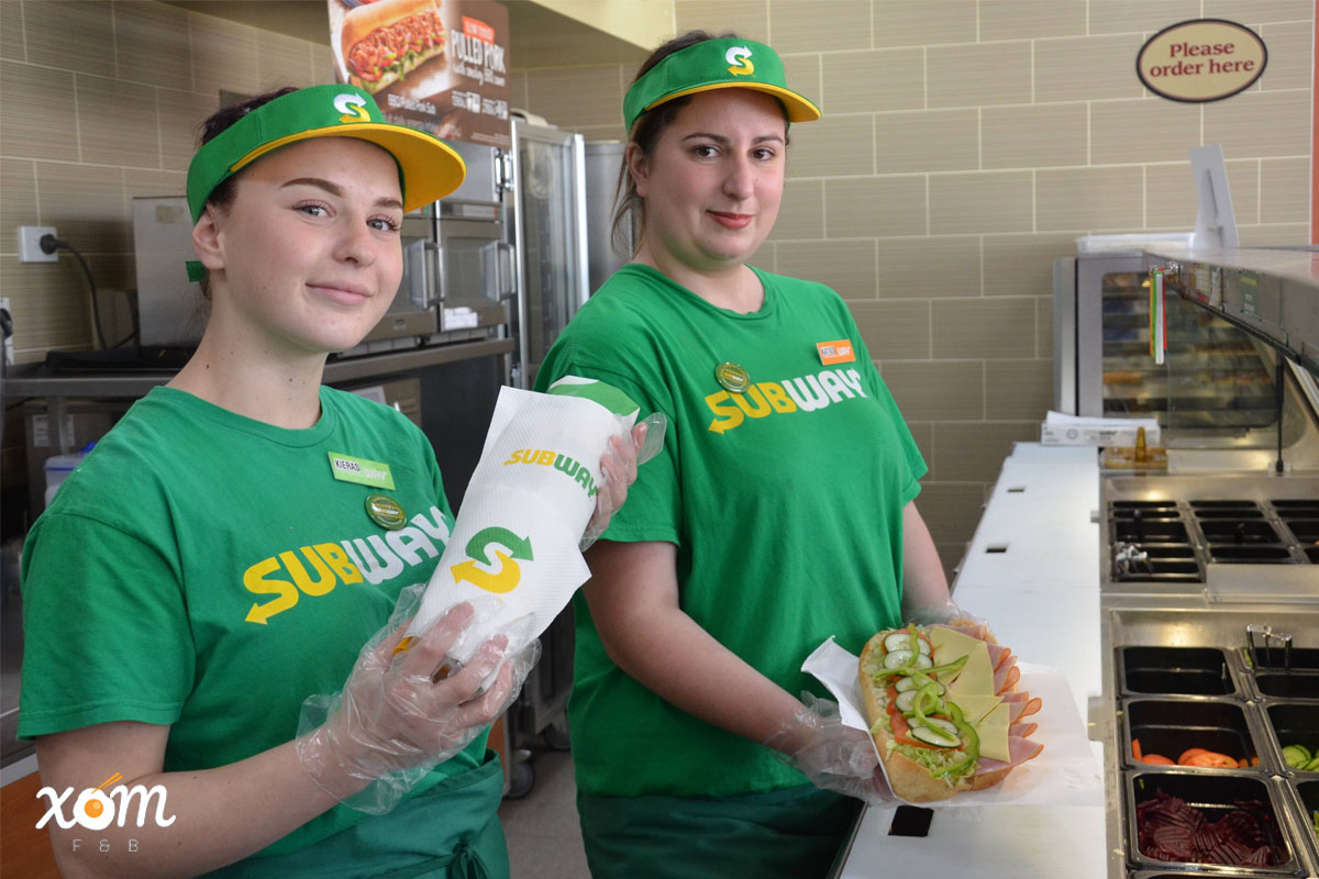 Chuỗi Thức Ăn Nhanh Tăng Thời Gian Mở cửa Bất Chấp Tình Hình Thiếu Nhân Lực